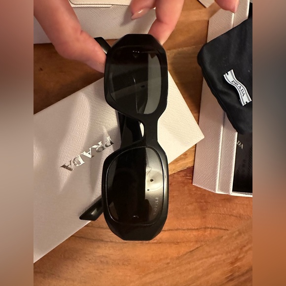 Authentic Prada sunglasses - Picture 4 of 8